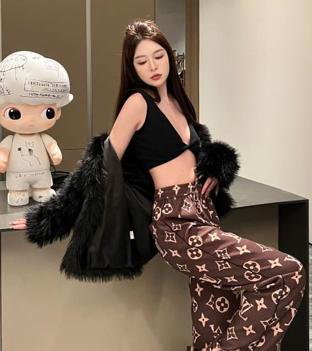 designer,replica,clothing,fake,1:1,lv,luxury,high quality 23/L* Women’s Trousers