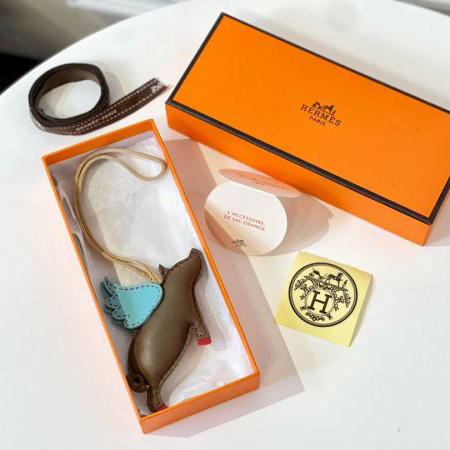 designer,replica,clothing,fake,1:1,lv,luxury,high quality 23/Hermes Flying Pig Bag Pendant