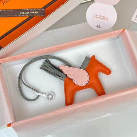 designer,replica,clothing,fake,1:1,lv,luxury,high quality 23/Hermes Pegasus-shaped bag pendant