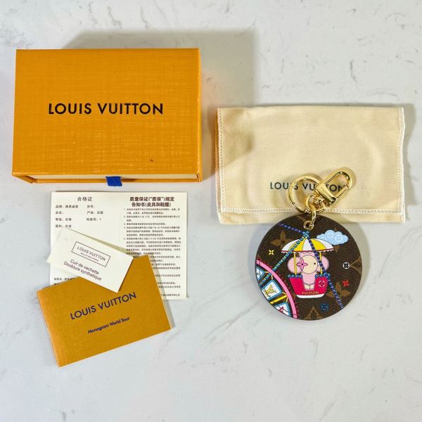 designer,replica,clothing,fake,1:1,lv,luxury,high quality 23/L* Medal Pendant Keychain
