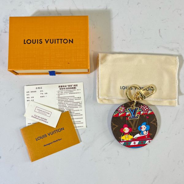 designer,replica,clothing,fake,1:1,lv,luxury,high quality 23/L* Medal Pendant Keychain