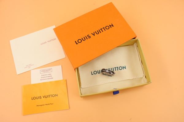 designer,replica,clothing,fake,1:1,lv,luxury,high quality 23/L* Pin Lock Ring