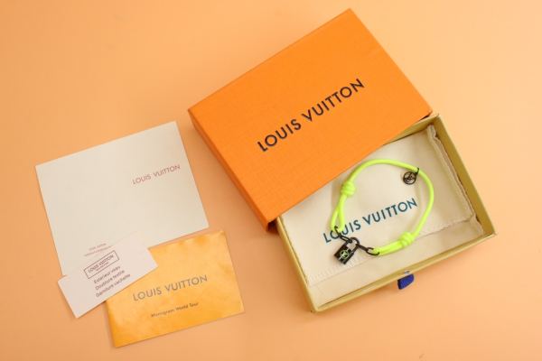 designer,replica,clothing,fake,1:1,lv,luxury,high quality 23/louis vuitton bracelet