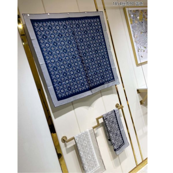 designer,replica,clothing,fake,1:1,lv,luxury,high quality L* Silk Square Scarf