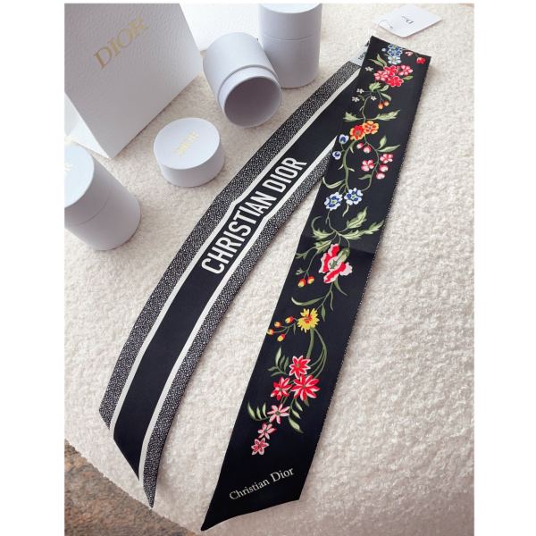 designer,replica,clothing,fake,1:1,lv,luxury,high quality 23/Dior Creates a Unique Yet Familiar Look
