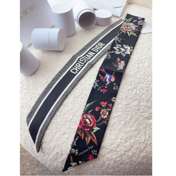 designer,replica,clothing,fake,1:1,lv,luxury,high quality 23/Dior Creates a Unique Yet Familiar Look