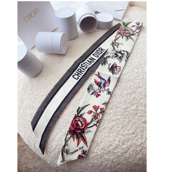 designer,replica,clothing,fake,1:1,lv,luxury,high quality 23/Dior Creates a Unique Yet Familiar Look