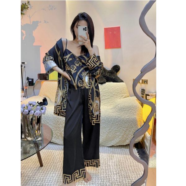 designer,replica,clothing,fake,1:1,lv,luxury,high quality 23/VERSACE women’s new home pajamas set