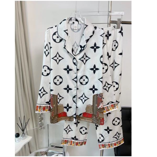 designer,replica,clothing,fake,1:1,lv,luxury,high quality 23/L* women’s new home pajamas set