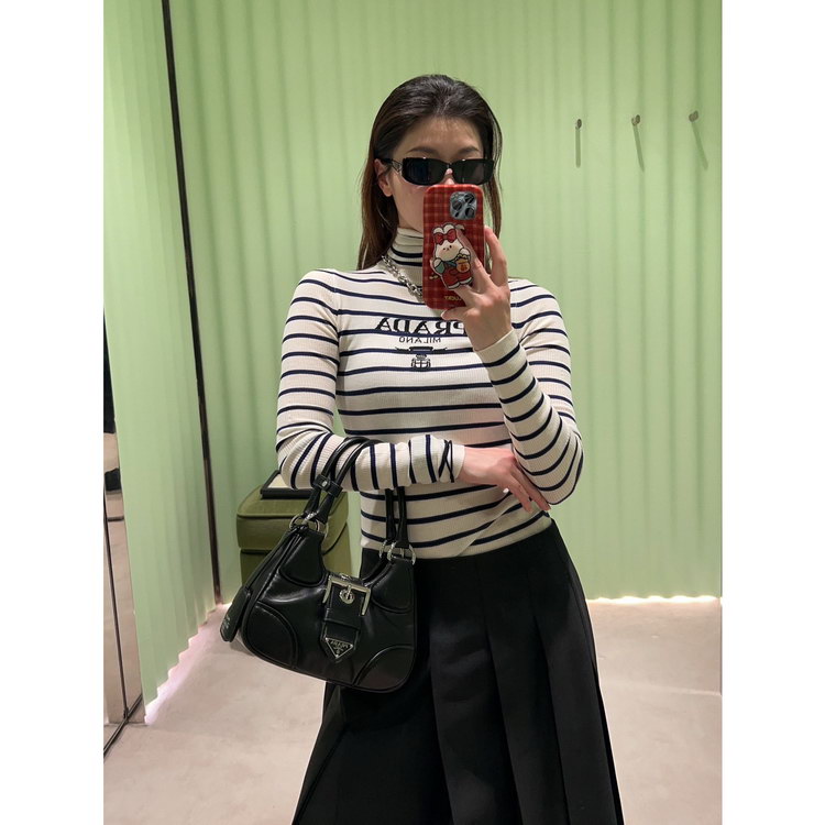 designer,replica,clothing,fake,1:1,lv,luxury,high quality 23/Prada women’s long-sleeved sweater designer,replica,clothing,fake,1:1,lv,luxury,high quality 23/Prada women’s long-sleeved sweater
