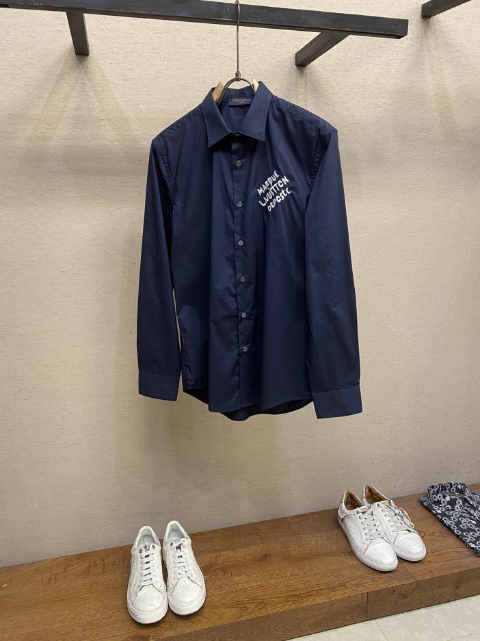designer,replica,clothing,fake,1:1,lv,luxury,high quality LV letter embroidered shirt! Same style for men and women! Spring and summer new styles are on the market! designer,replica,clothing,fake,1:1,lv,luxury,high quality LV letter embroidered shirt! Same style for men and women! Spring and summer new styles are on the market!
