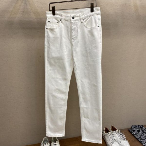 designer,replica,clothing,fake,1:1,lv,luxury,high quality Prada2023ss is easy to wear and doesn’t have to be picky about your figure. There are not many restrictions on matching.