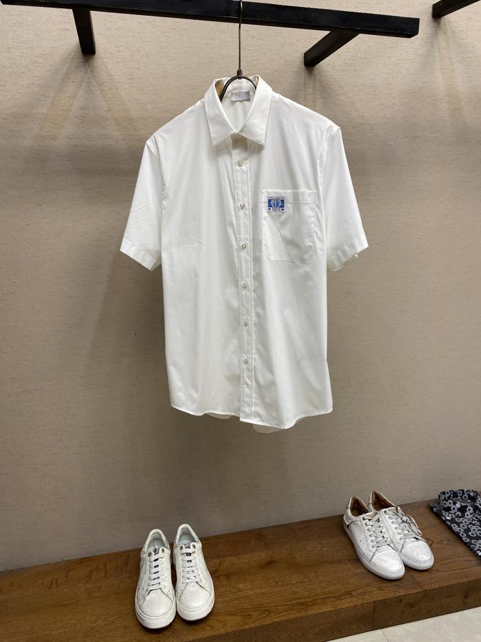 designer,replica,clothing,fake,1:1,lv,luxury,high quality Dior fashionable simple short-sleeved shirt This lightweight cotton shirt designer,replica,clothing,fake,1:1,lv,luxury,high quality Dior fashionable simple short-sleeved shirt This lightweight cotton shirt