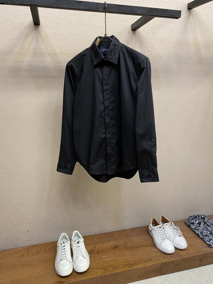 designer,replica,clothing,fake,1:1,lv,luxury,high quality LV24 new men’s black cotton and silk blended sequin embroidered long-sleeved shirt designer,replica,clothing,fake,1:1,lv,luxury,high quality LV24 new men’s black cotton and silk blended sequin embroidered long-sleeved shirt