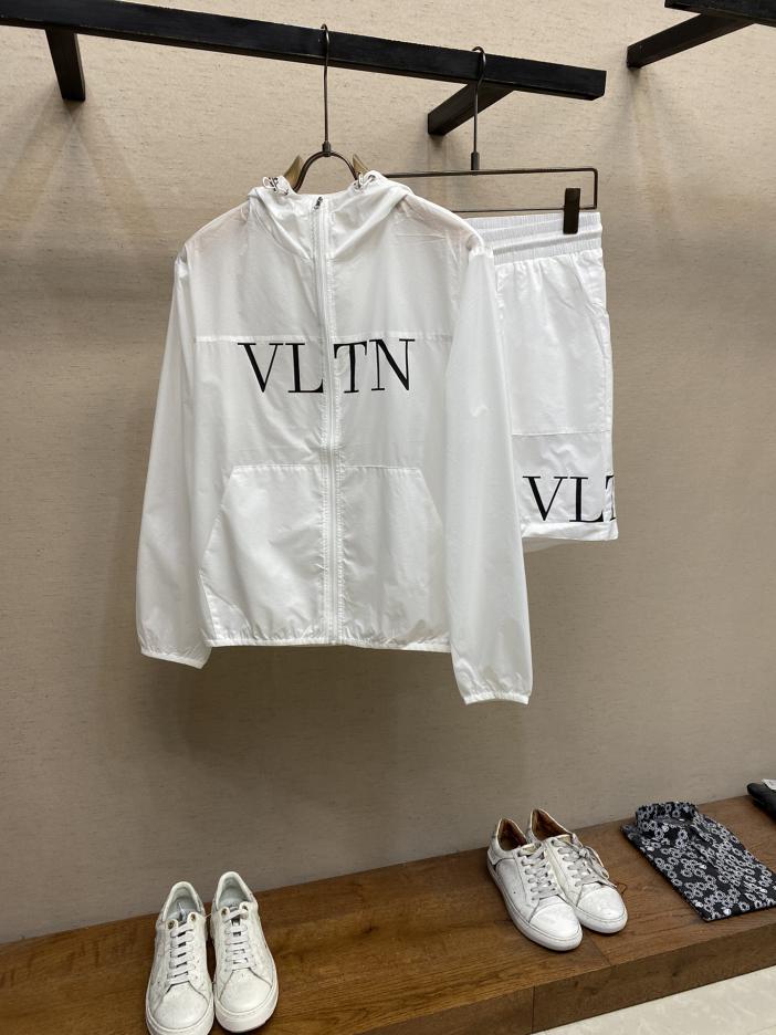 designer,replica,clothing,fake,1:1,lv,luxury,high quality VLT new spring and summer hooded long-sleeved sun protection clothing and shorts suit designer,replica,clothing,fake,1:1,lv,luxury,high quality VLT new spring and summer hooded long-sleeved sun protection clothing and shorts suit