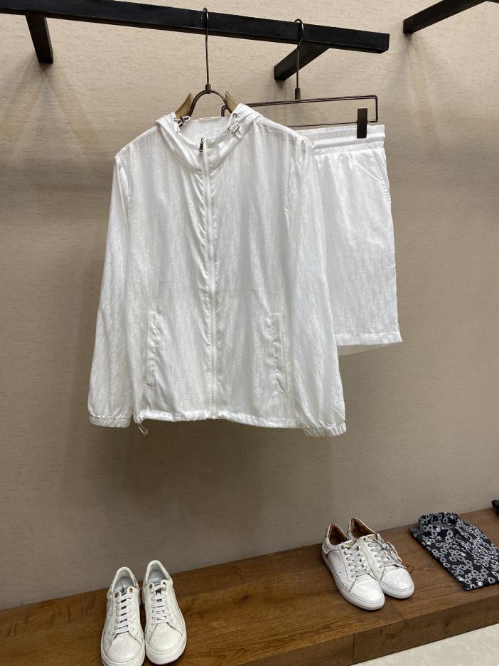 designer,replica,clothing,fake,1:1,lv,luxury,high quality Dior (sold as a set without dismantling) new spring and summer hooded long-sleeved sun protection clothing shorts set designer,replica,clothing,fake,1:1,lv,luxury,high quality Dior (sold as a set without dismantling) new spring and summer hooded long-sleeved sun protection clothing shorts set