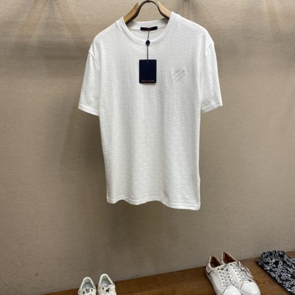 designer,replica,clothing,fake,1:1,lv,luxury,high quality LV’s new spring and summer checkerboard short-sleeved T-shirt with classic badge decoration on the sleeves
