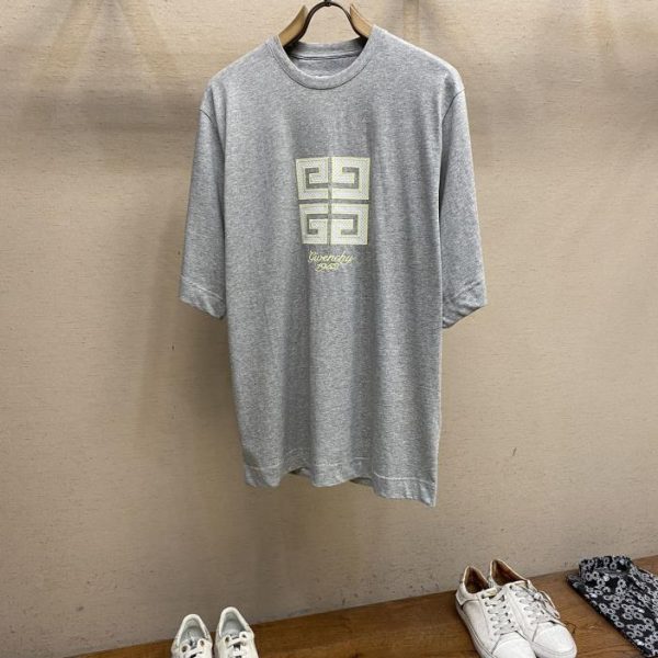 designer,replica,clothing,fake,1:1,lv,luxury,high quality Givenchy24Ss is out first! The 4D logo series is so popular that it needs no introduction!
