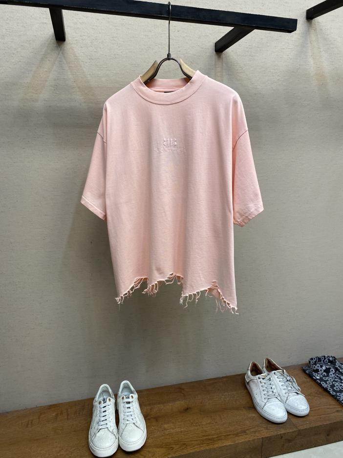 designer,replica,clothing,fake,1:1,lv,luxury,high quality BalenciagaBLCG 24SS new style big destruction small embroidery tassel short-sleeved T-shirt designer,replica,clothing,fake,1:1,lv,luxury,high quality BalenciagaBLCG 24SS new style big destruction small embroidery tassel short-sleeved T-shirt