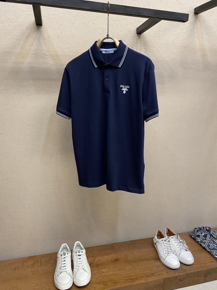 designer,replica,clothing,fake,1:1,lv,luxury,high quality Prada2023ss classic iconic logo embroidery embellishment elements classic fashion lapel Polo shirt short sleeves designer,replica,clothing,fake,1:1,lv,luxury,high quality Prada2023ss classic iconic logo embroidery embellishment elements classic fashion lapel Polo shirt short sleeves