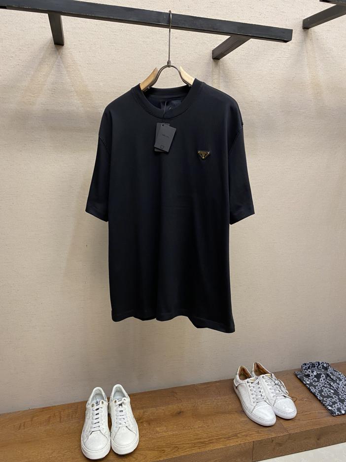 designer,replica,clothing,fake,1:1,lv,luxury,high quality Prada classic iron brand logo! P’s couple style short-sleeved T-shirt designer,replica,clothing,fake,1:1,lv,luxury,high quality Prada classic iron brand logo! P’s couple style short-sleeved T-shirt