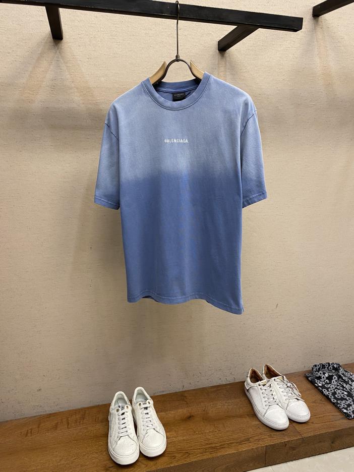 designer,replica,clothing,fake,1:1,lv,luxury,high quality Balenciaga early autumn new gradient blue retro plain medium version T-shirt for men and women designer,replica,clothing,fake,1:1,lv,luxury,high quality Balenciaga early autumn new gradient blue retro plain medium version T-shirt for men and women