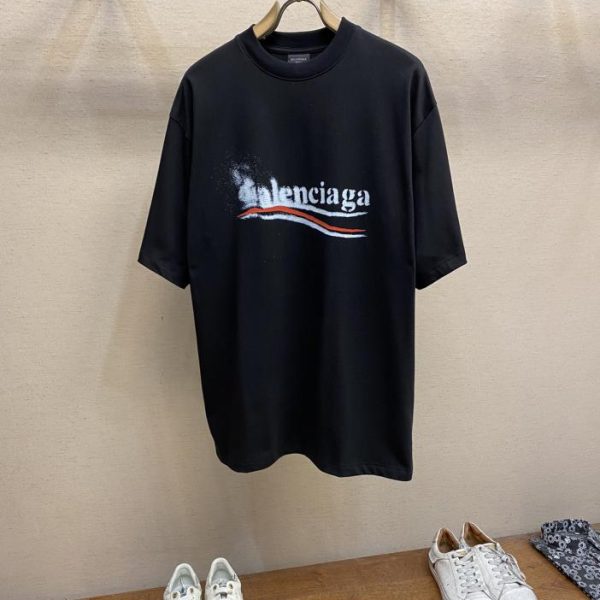 designer,replica,clothing,fake,1:1,lv,luxury,high quality Balenciaga 24SS Coke Blurred Logo Printed Short Sleeves B’s super hot short sleeves are here