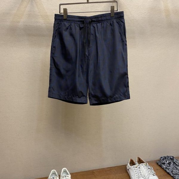 designer,replica,clothing,fake,1:1,lv,luxury,high quality Fendi men’s casual shorts, the latest upper body style is invincible!
