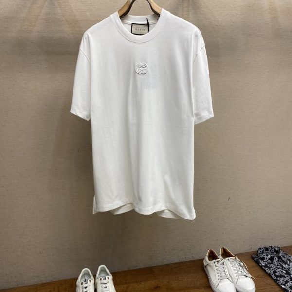designer,replica,clothing,fake,1:1,lv,luxury,high quality GucciGcci 2024FW Interlocking Double G embroidered patch slit half-sleeved T-shirt