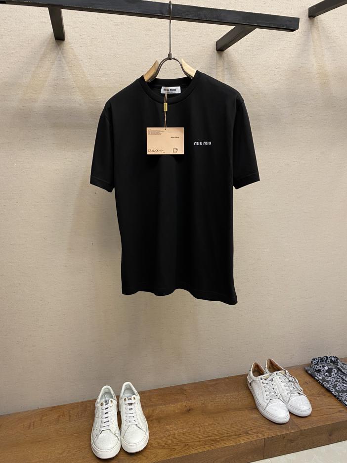 designer,replica,clothing,fake,1:1,lv,luxury,high quality Miumiu 24 early autumn short-sleeved products are available online for the first time! designer,replica,clothing,fake,1:1,lv,luxury,high quality Miumiu 24 early autumn short-sleeved products are available online for the first time!