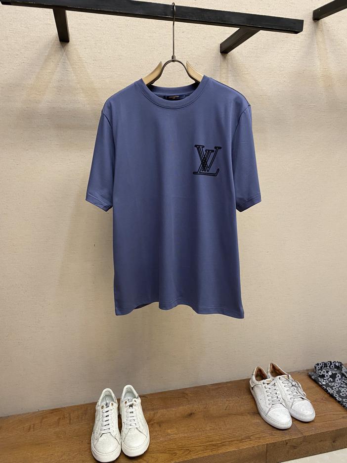 designer,replica,clothing,fake,1:1,lv,luxury,high quality LV V blue purple small black V flocking logo couple short-sleeved T-shirt designer,replica,clothing,fake,1:1,lv,luxury,high quality LV V blue purple small black V flocking logo couple short-sleeved T-shirt