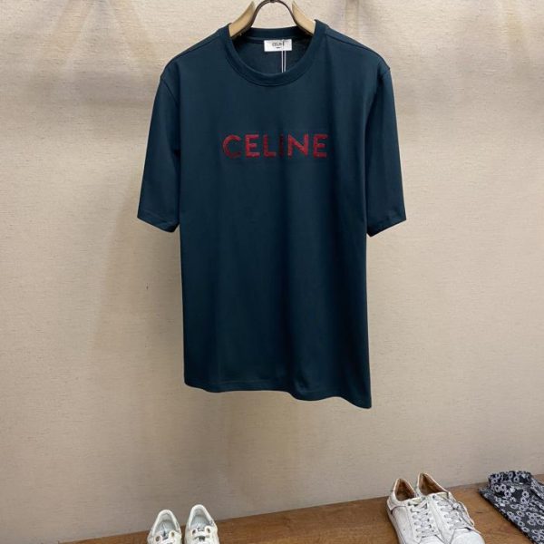 designer,replica,clothing,fake,1:1,lv,luxury,high quality CelineCE’s new dark green sequined logo marks the couple’s short-sleeved T-shirt.