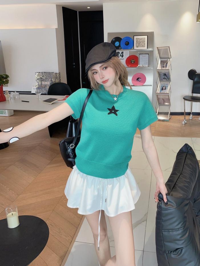 designer,replica,clothing,fake,1:1,lv,luxury,high quality 24Ss spring and summer latest five-pointed star round neck sweater designer,replica,clothing,fake,1:1,lv,luxury,high quality 24Ss spring and summer latest five-pointed star round neck sweater