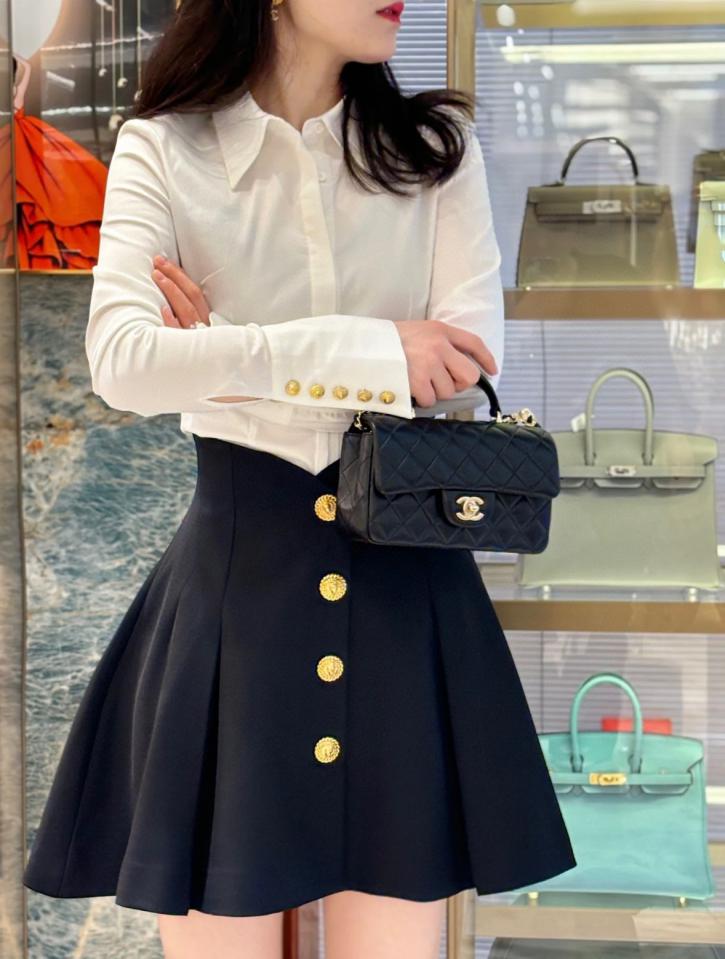 designer,replica,clothing,fake,1:1,lv,luxury,high quality Balmain 24SS new spring and summer products highly recommend the versatile gold buckle decorated high waist skirt designer,replica,clothing,fake,1:1,lv,luxury,high quality Balmain 24SS new spring and summer products highly recommend the versatile gold buckle decorated high waist skirt