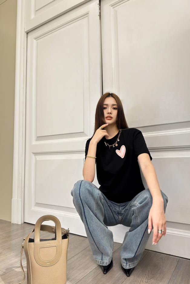 designer,replica,clothing,fake,1:1,lv,luxury,high quality LOUIS VUITTON Chinese Valentine’s Day short-sleeved T-shirt designer,replica,clothing,fake,1:1,lv,luxury,high quality LOUIS VUITTON Chinese Valentine’s Day short-sleeved T-shirt
