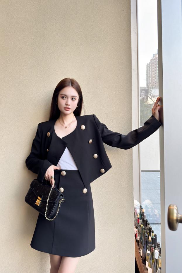 designer,replica,clothing,fake,1:1,lv,luxury,high quality LOUIS VUITTON buttoned blazer designer,replica,clothing,fake,1:1,lv,luxury,high quality LOUIS VUITTON buttoned blazer