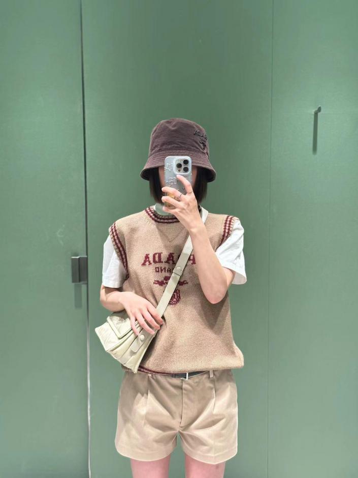designer,replica,clothing,fake,1:1,lv,luxury,high quality Prada vest designer,replica,clothing,fake,1:1,lv,luxury,high quality Prada vest