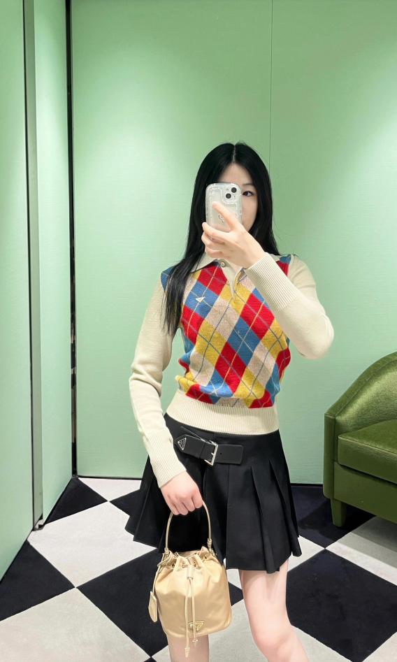 designer,replica,clothing,fake,1:1,lv,luxury,high quality Pradapolo long-sleeved sweater designer,replica,clothing,fake,1:1,lv,luxury,high quality Pradapolo long-sleeved sweater