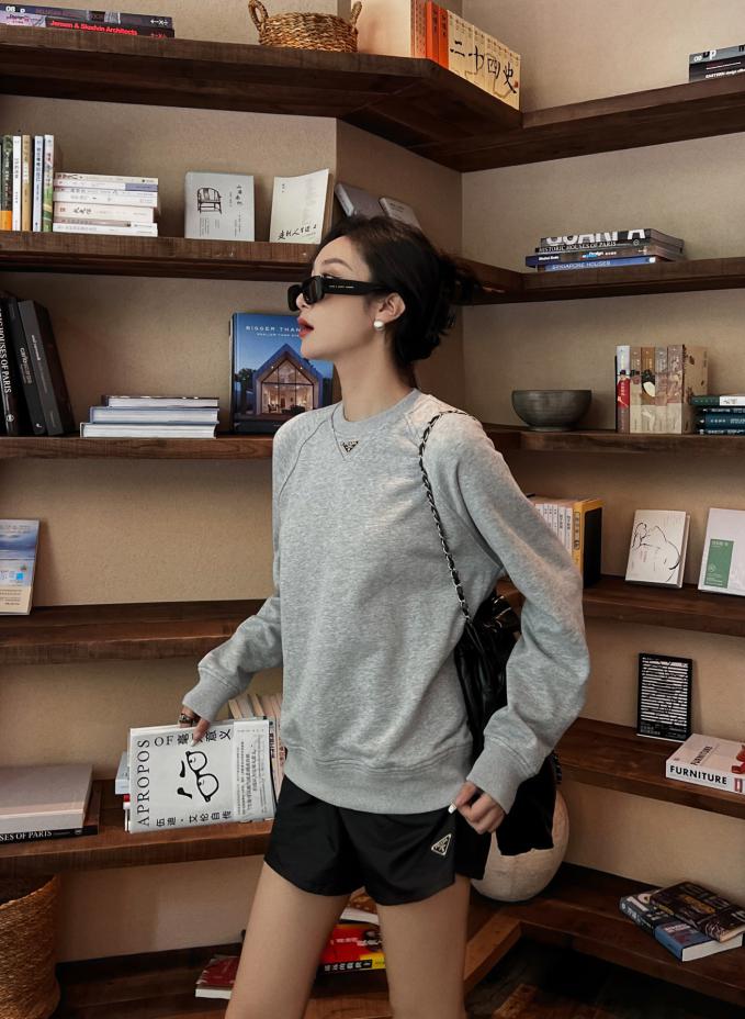 designer,replica,clothing,fake,1:1,lv,luxury,high quality Prada triangle logo three-dimensional round neck long-sleeved sweatshirt designer,replica,clothing,fake,1:1,lv,luxury,high quality Prada triangle logo three-dimensional round neck long-sleeved sweatshirt