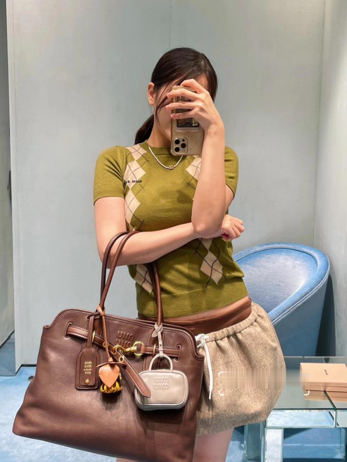 designer,replica,clothing,fake,1:1,lv,luxury,high quality Miu Miu knitted short-sleeved top designer,replica,clothing,fake,1:1,lv,luxury,high quality Miu Miu knitted short-sleeved top