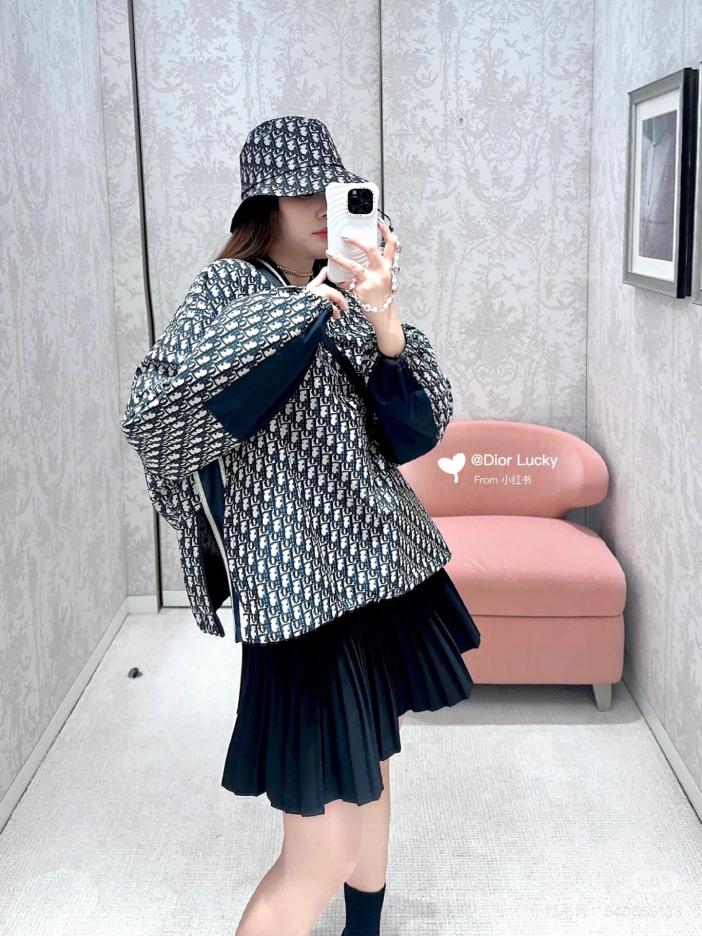 designer,replica,clothing,fake,1:1,lv,luxury,high quality Dior jacquard presbyopic pullover V-neck sweatshirt designer,replica,clothing,fake,1:1,lv,luxury,high quality Dior jacquard presbyopic pullover V-neck sweatshirt
