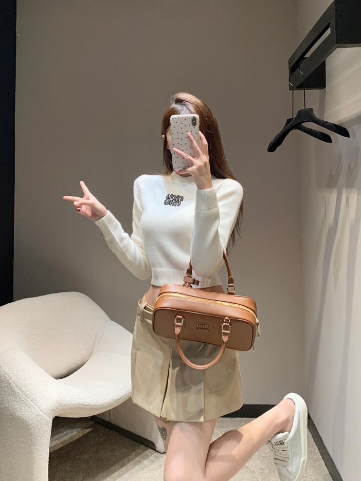 designer,replica,clothing,fake,1:1,lv,luxury,high quality Miu Miu rhinestone embellished short knitted sweater designer,replica,clothing,fake,1:1,lv,luxury,high quality Miu Miu rhinestone embellished short knitted sweater