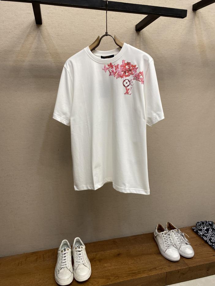 designer,replica,clothing,fake,1:1,lv,luxury,high quality L* couple short-sleeved T-shirt designer,replica,clothing,fake,1:1,lv,luxury,high quality L* couple short-sleeved T-shirt