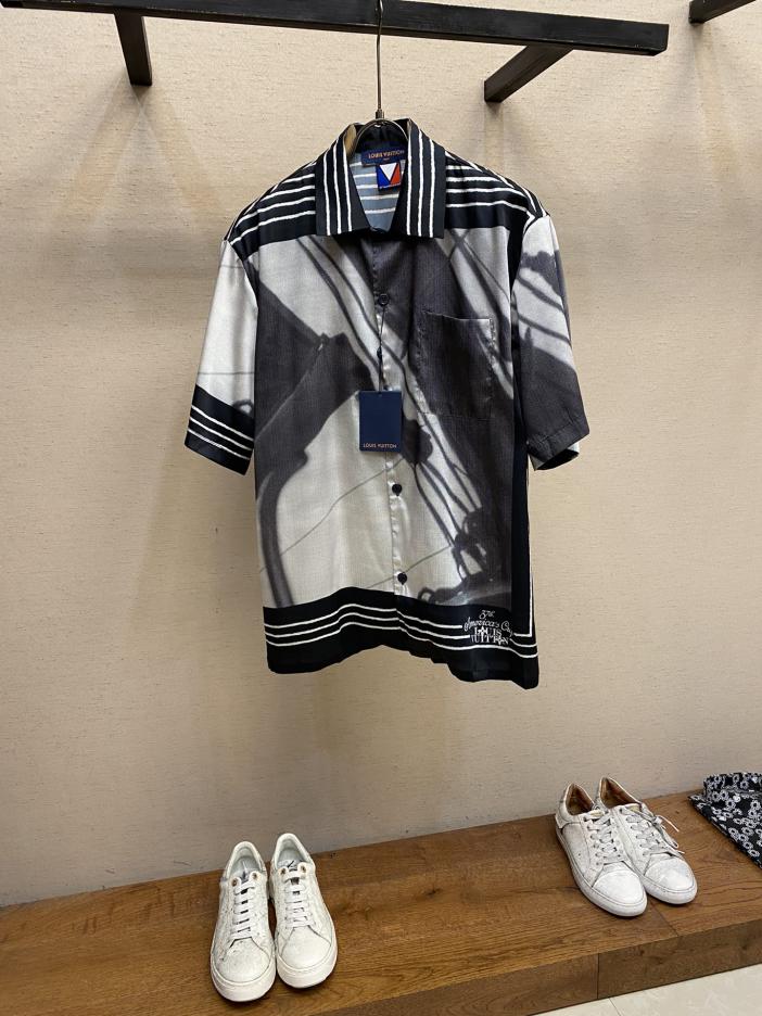 designer,replica,clothing,fake,1:1,lv,luxury,high quality L* new printed mulberry silk short-sleeved shirt designer,replica,clothing,fake,1:1,lv,luxury,high quality L* new printed mulberry silk short-sleeved shirt
