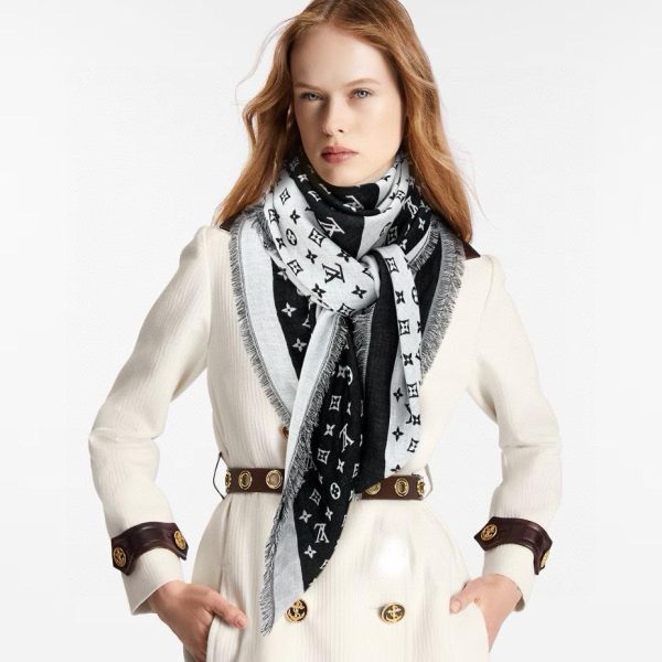 designer,replica,clothing,fake,1:1,lv,luxury,high quality Louis Vuitton two-tone monogram cashmere square scarf