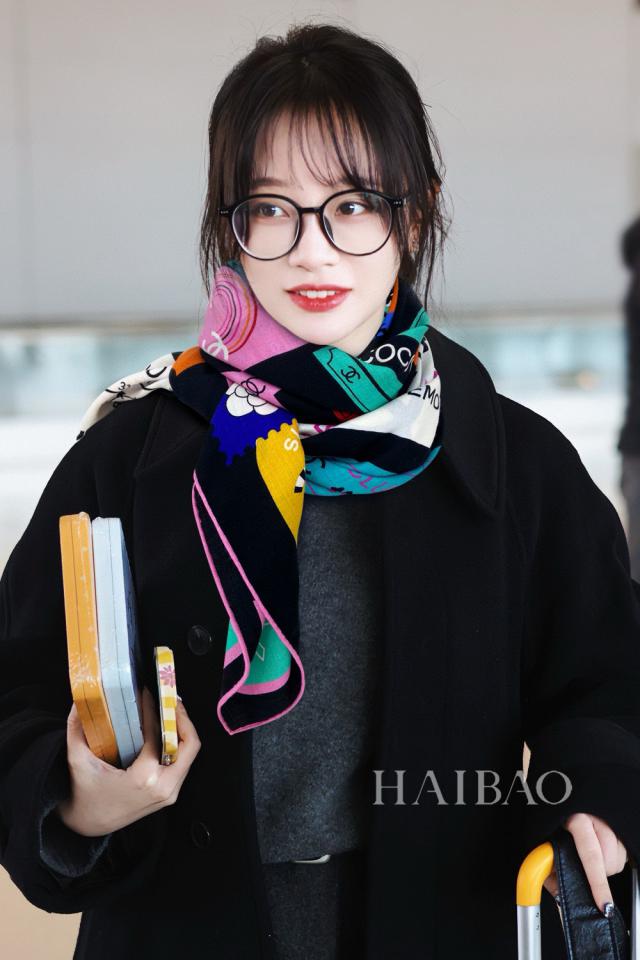 designer,replica,clothing,fake,1:1,lv,luxury,high quality Chenel double-sided tonal cashmere square scarf designer,replica,clothing,fake,1:1,lv,luxury,high quality Chenel double-sided tonal cashmere square scarf