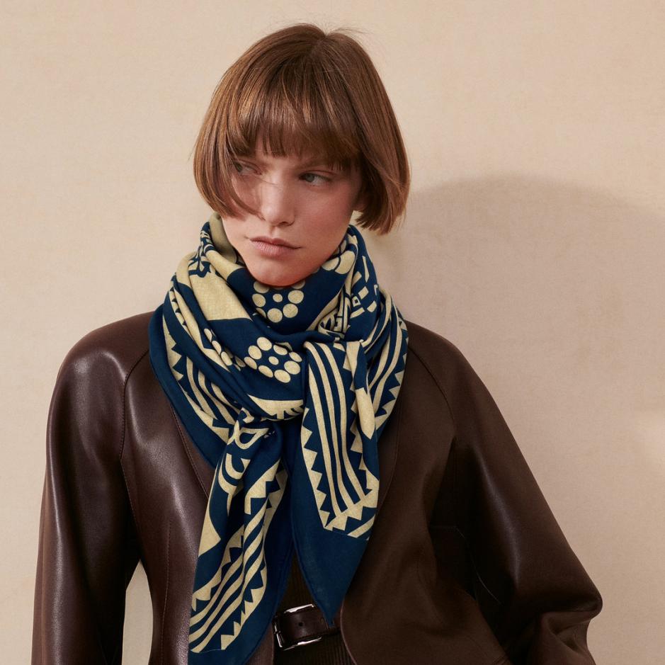 designer,replica,clothing,fake,1:1,lv,luxury,high quality Hermes double-sided cashmere square scarf in the same color designer,replica,clothing,fake,1:1,lv,luxury,high quality Hermes double-sided cashmere square scarf in the same color