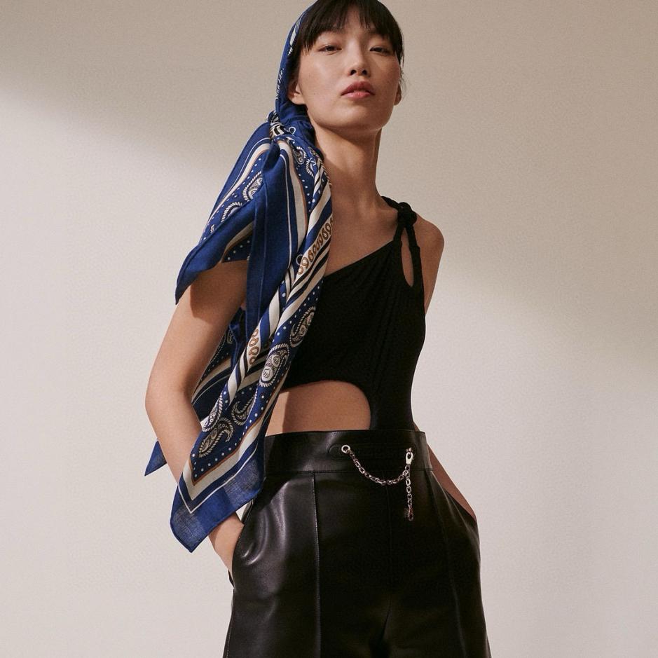 designer,replica,clothing,fake,1:1,lv,luxury,high quality Hermes double-sided cashmere square scarf in the same color designer,replica,clothing,fake,1:1,lv,luxury,high quality Hermes double-sided cashmere square scarf in the same color