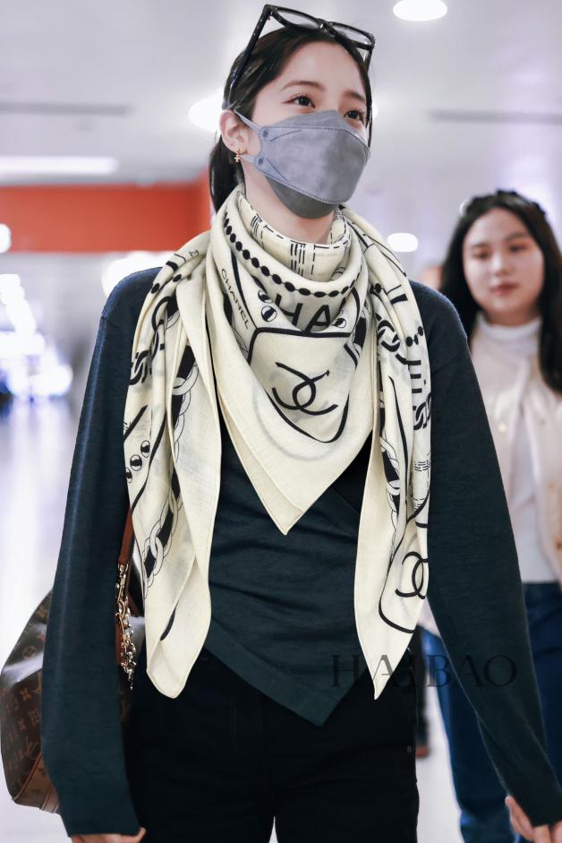 designer,replica,clothing,fake,1:1,lv,luxury,high quality Chenel double-sided tonal cashmere square scarf designer,replica,clothing,fake,1:1,lv,luxury,high quality Chenel double-sided tonal cashmere square scarf
