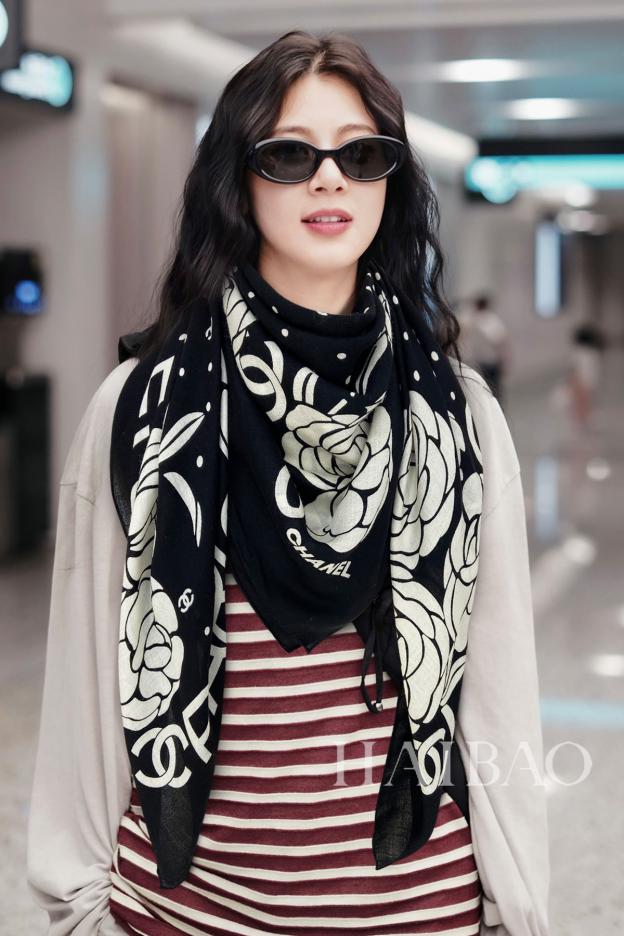 designer,replica,clothing,fake,1:1,lv,luxury,high quality Chenel double-sided tonal cashmere square scarf designer,replica,clothing,fake,1:1,lv,luxury,high quality Chenel double-sided tonal cashmere square scarf